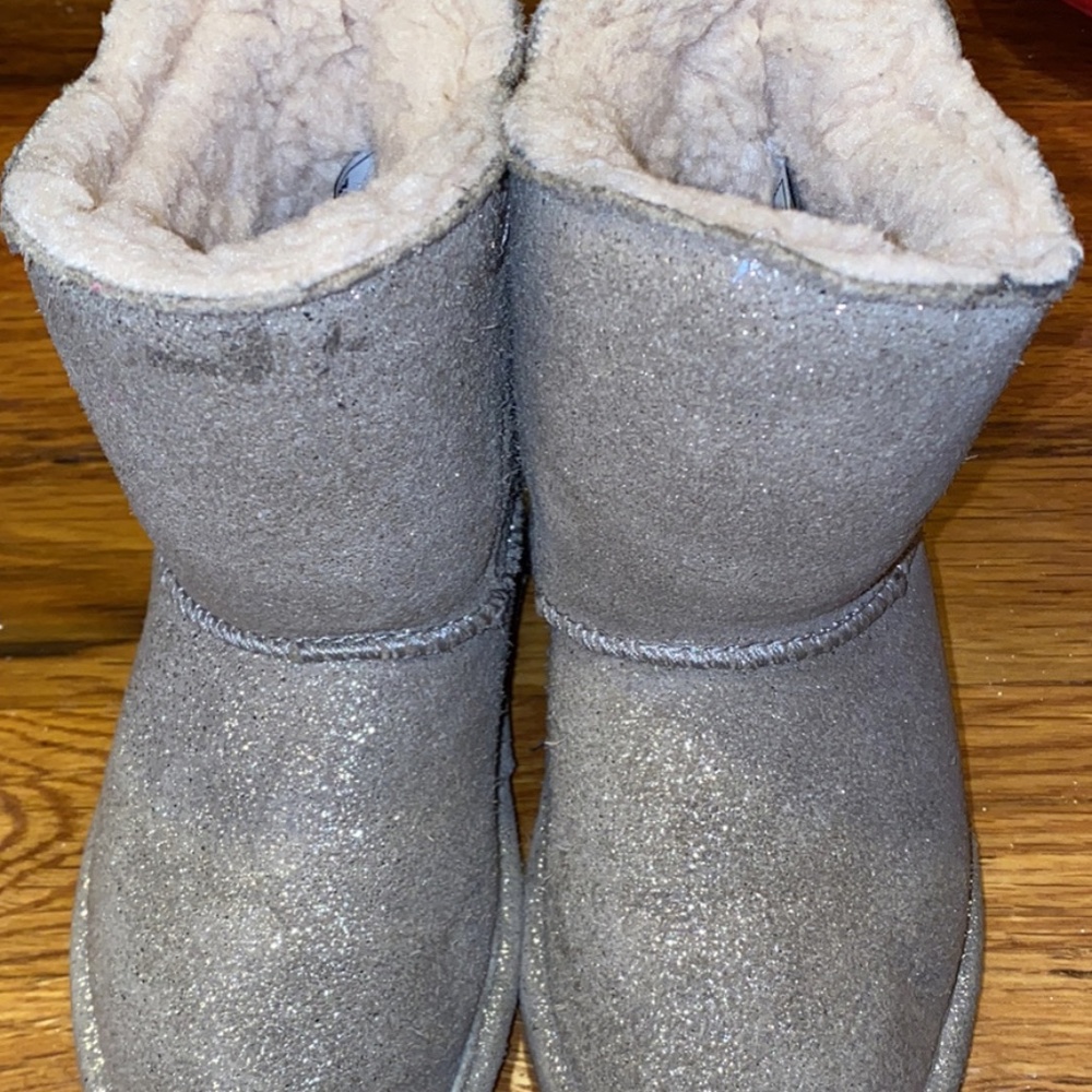 Bearpaw toddler girl size 9